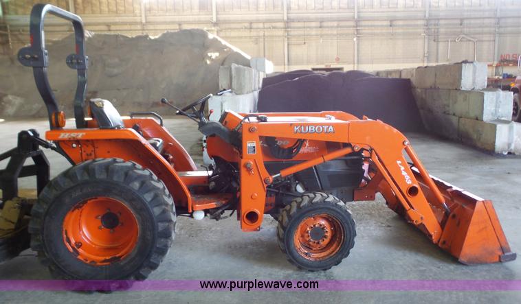 image for item J4688 2007 Kubota L3400D MFWD tractor
