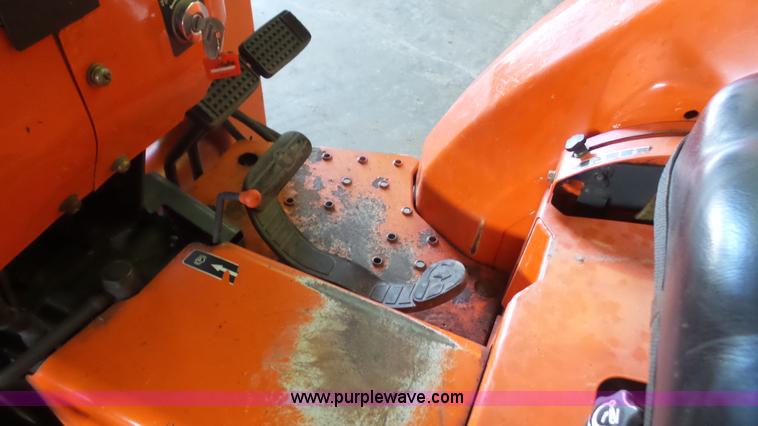 image for item J4688 2007 Kubota L3400D MFWD tractor