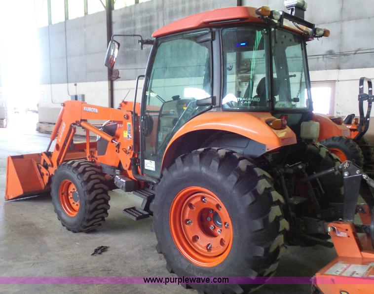 image for item J4689 2010 Kubota M7040D MFWD tractor