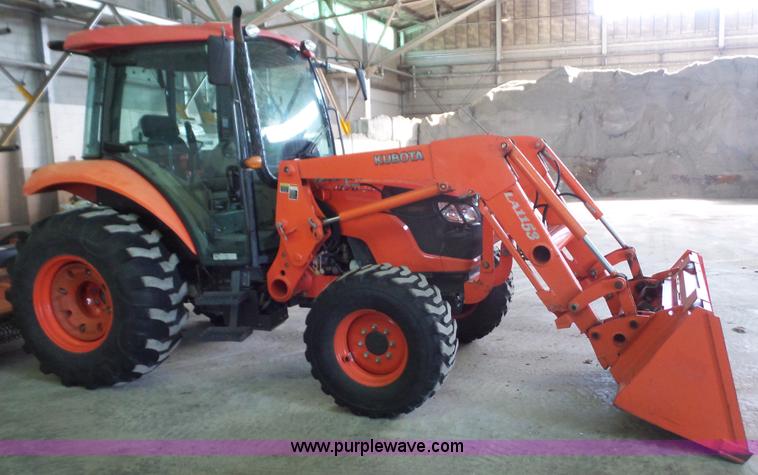 image for item J4689 2010 Kubota M7040D MFWD tractor