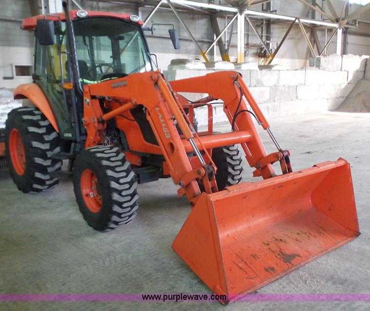 image for item J4689 2010 Kubota M7040D MFWD tractor