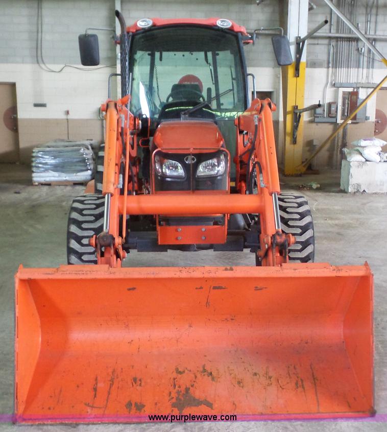 image for item J4689 2010 Kubota M7040D MFWD tractor