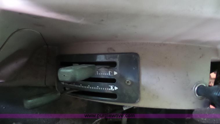 image for item J4689 2010 Kubota M7040D MFWD tractor