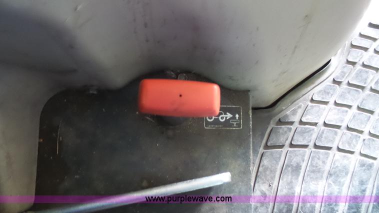 image for item J4689 2010 Kubota M7040D MFWD tractor