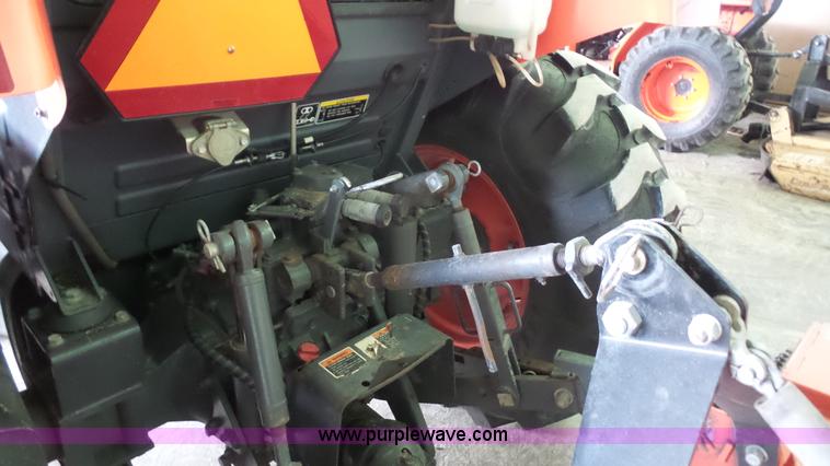 image for item J4689 2010 Kubota M7040D MFWD tractor