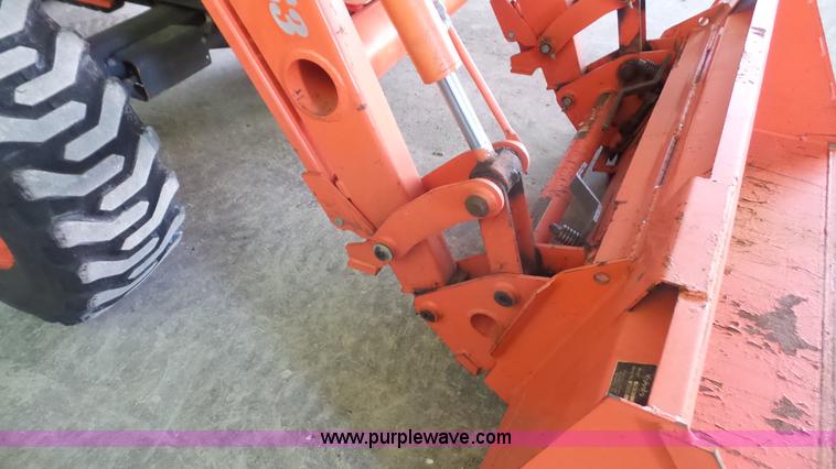 image for item J4689 2010 Kubota M7040D MFWD tractor