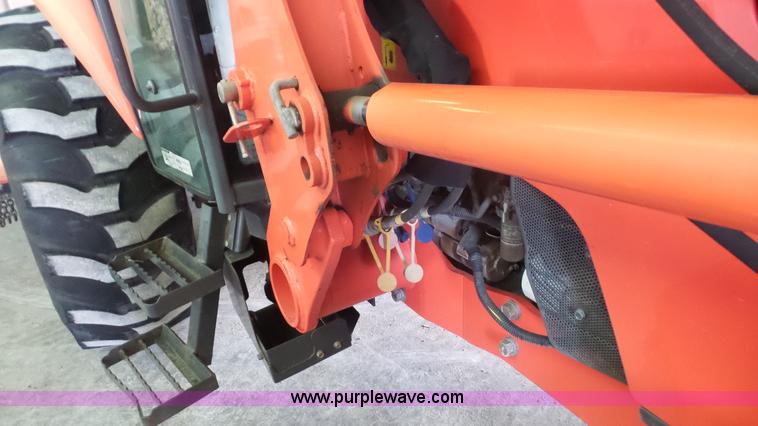 image for item J4689 2010 Kubota M7040D MFWD tractor