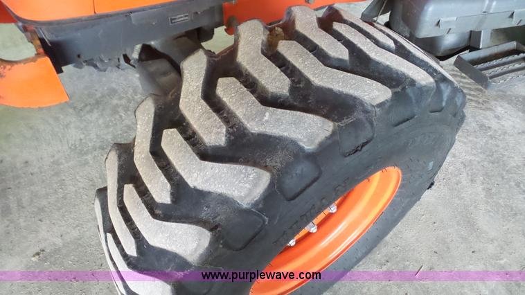 image for item J4689 2010 Kubota M7040D MFWD tractor