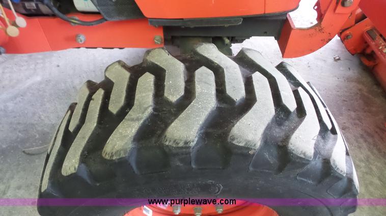 image for item J4689 2010 Kubota M7040D MFWD tractor