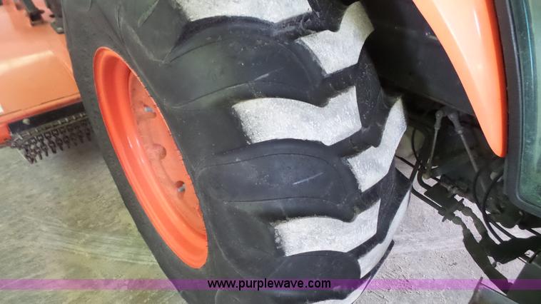 image for item J4689 2010 Kubota M7040D MFWD tractor