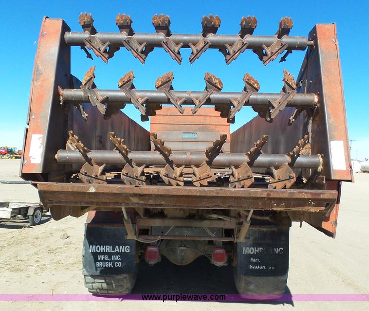 image for item J6230 1989 Ford LA9000 AeroMax 106 manure spreader truck