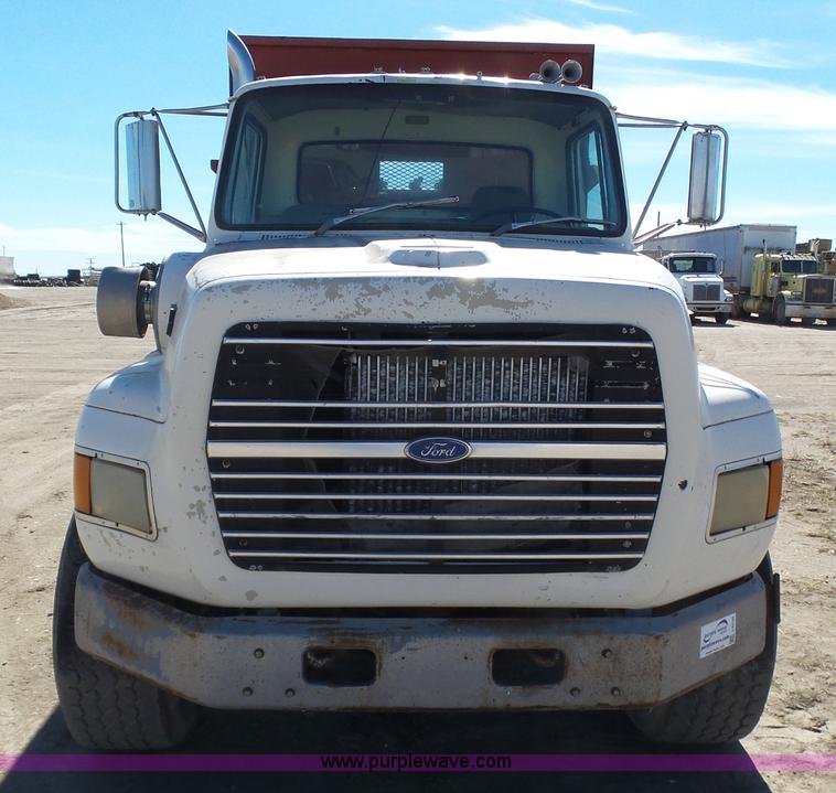 image for item J6230 1989 Ford LA9000 AeroMax 106 manure spreader truck