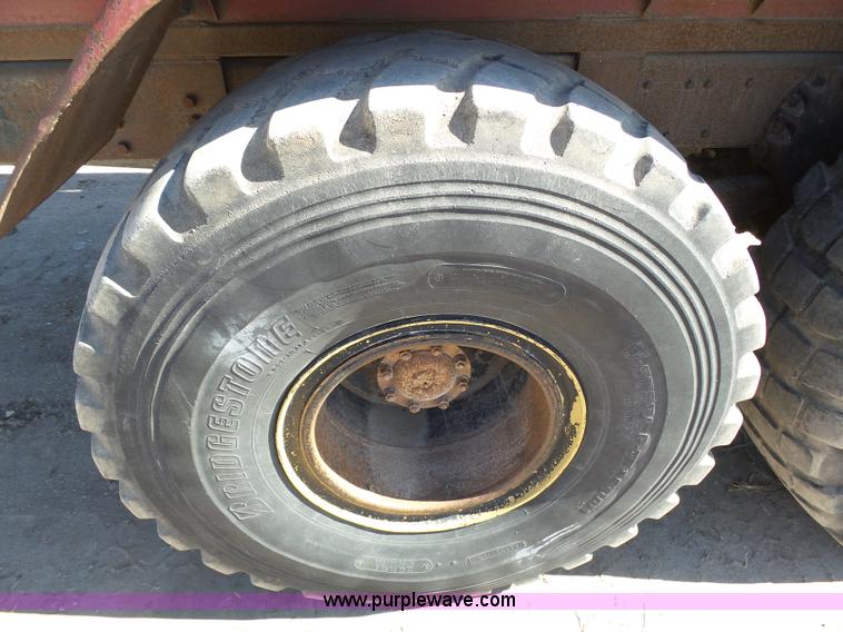 image for item J6230 1989 Ford LA9000 AeroMax 106 manure spreader truck