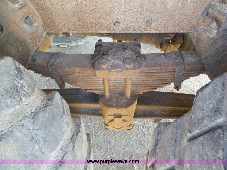 image for item J6230 1989 Ford LA9000 AeroMax 106 manure spreader truck