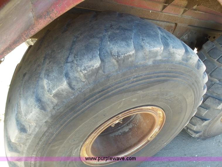 image for item J6230 1989 Ford LA9000 AeroMax 106 manure spreader truck