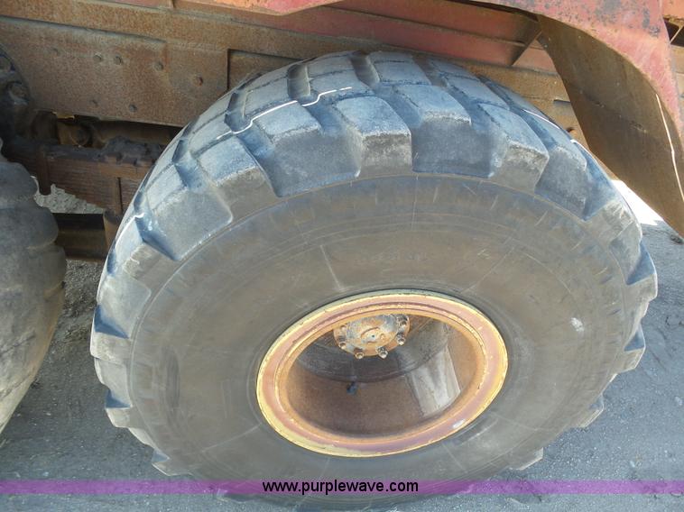 image for item J6230 1989 Ford LA9000 AeroMax 106 manure spreader truck