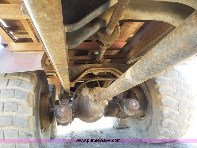 image for item J6230 1989 Ford LA9000 AeroMax 106 manure spreader truck