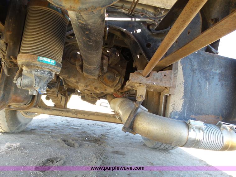 image for item J6230 1989 Ford LA9000 AeroMax 106 manure spreader truck