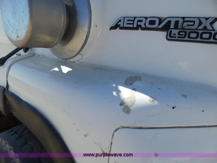 image for item J6230 1989 Ford LA9000 AeroMax 106 manure spreader truck