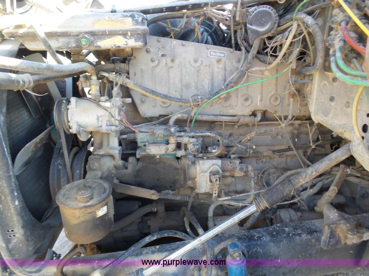 image for item J6230 1989 Ford LA9000 AeroMax 106 manure spreader truck