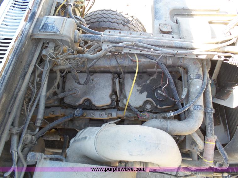 image for item J6230 1989 Ford LA9000 AeroMax 106 manure spreader truck