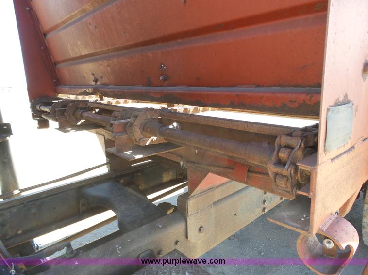 image for item J6230 1989 Ford LA9000 AeroMax 106 manure spreader truck