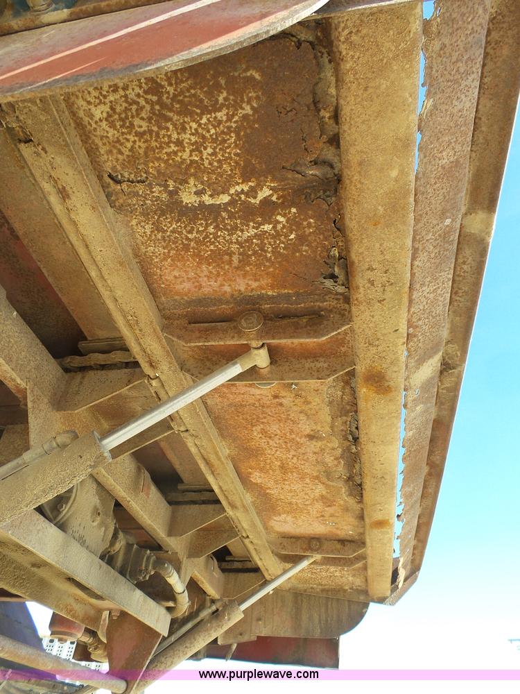 image for item J6230 1989 Ford LA9000 AeroMax 106 manure spreader truck