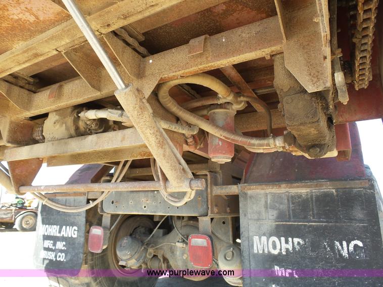 image for item J6230 1989 Ford LA9000 AeroMax 106 manure spreader truck