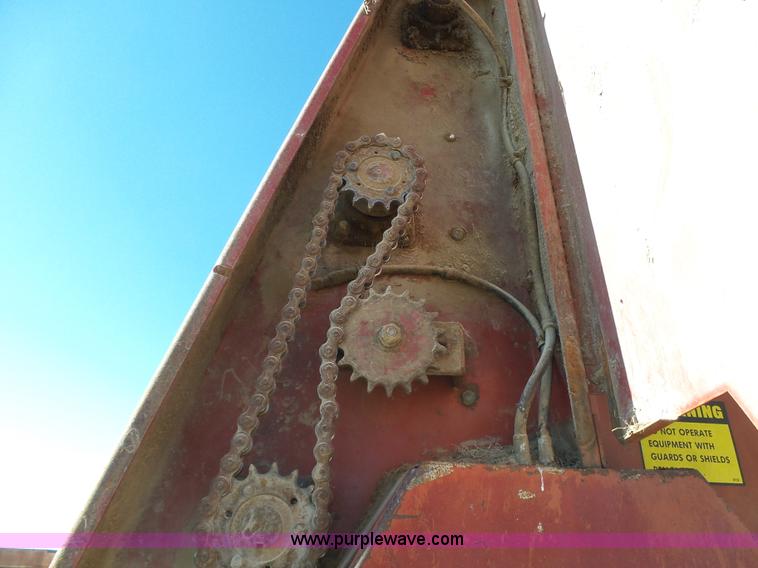 image for item J6230 1989 Ford LA9000 AeroMax 106 manure spreader truck