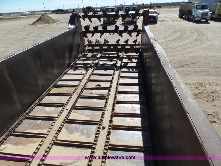 image for item J6230 1989 Ford LA9000 AeroMax 106 manure spreader truck