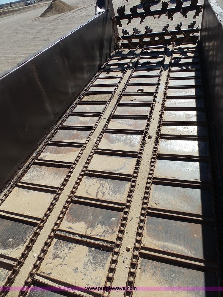 image for item J6230 1989 Ford LA9000 AeroMax 106 manure spreader truck