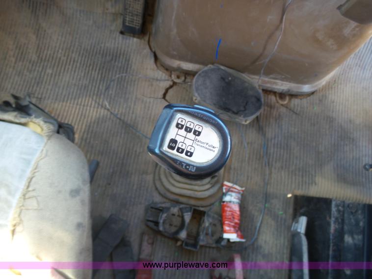 image for item J6230 1989 Ford LA9000 AeroMax 106 manure spreader truck