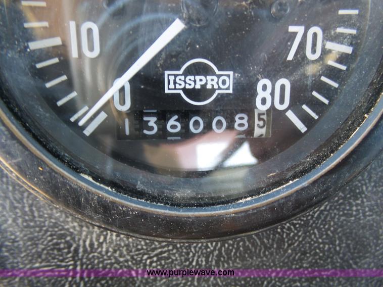 image for item J6230 1989 Ford LA9000 AeroMax 106 manure spreader truck