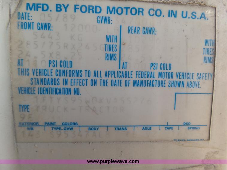 image for item J6230 1989 Ford LA9000 AeroMax 106 manure spreader truck