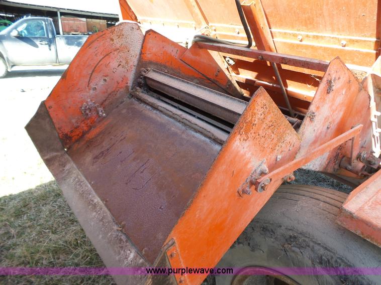 image for item J7671 Butler/Oswalt 2840 Ensilmixer feed mixer