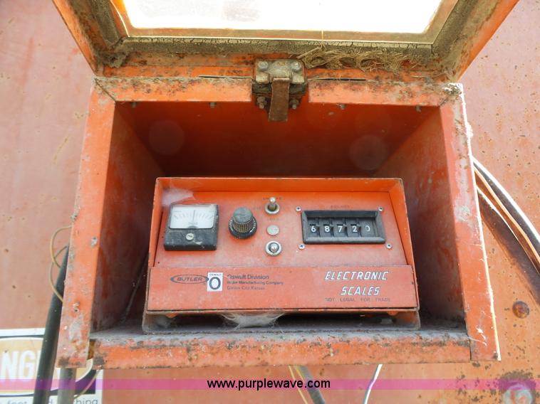 image for item J7671 Butler/Oswalt 2840 Ensilmixer feed mixer