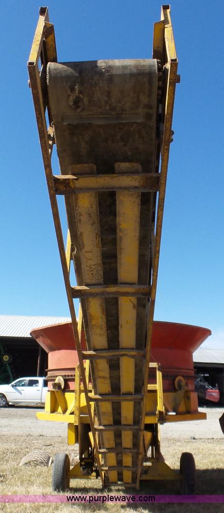 image for item J7672 HayBuster Big Bite H1000 bale processor