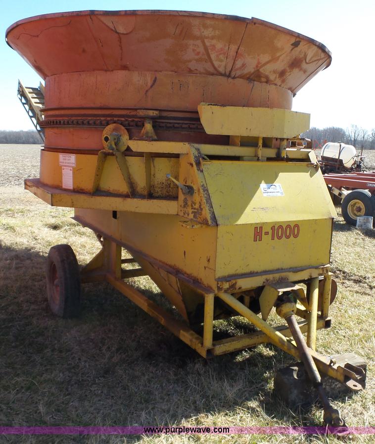 image for item J7672 HayBuster Big Bite H1000 bale processor