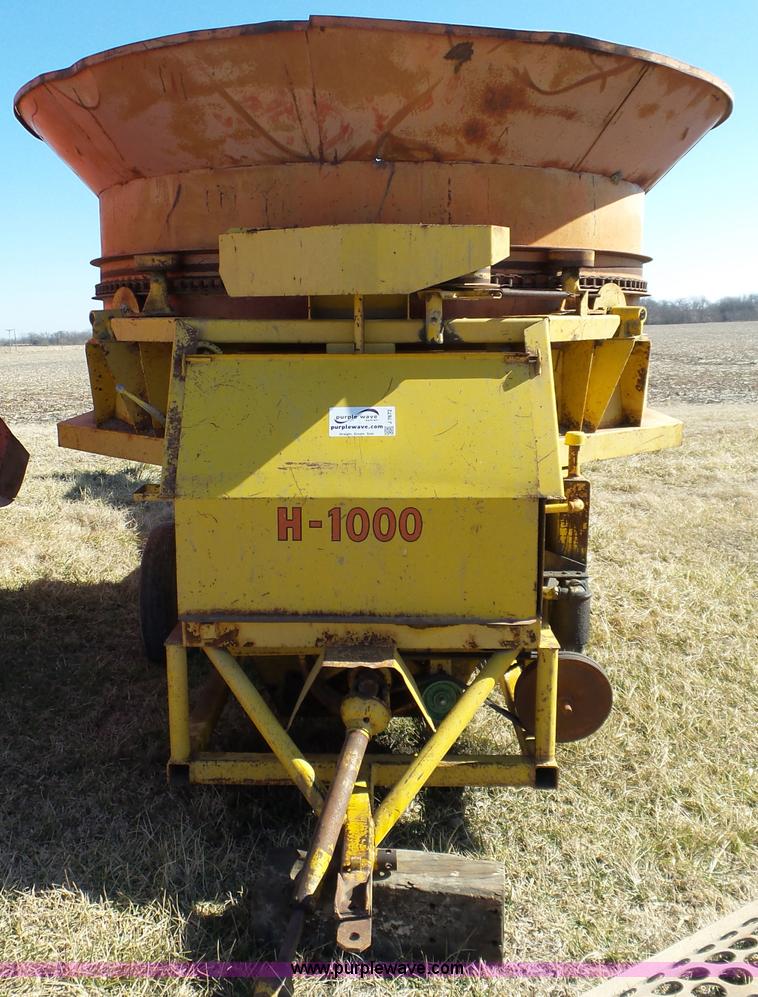 image for item J7672 HayBuster Big Bite H1000 bale processor
