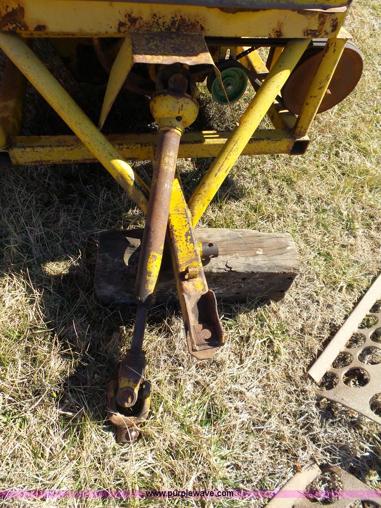 image for item J7672 HayBuster Big Bite H1000 bale processor