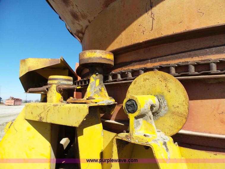 image for item J7672 HayBuster Big Bite H1000 bale processor