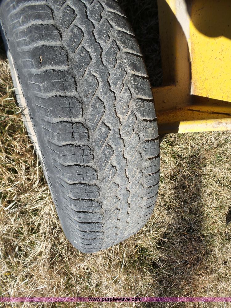 image for item J7672 HayBuster Big Bite H1000 bale processor