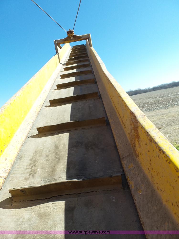 image for item J7672 HayBuster Big Bite H1000 bale processor