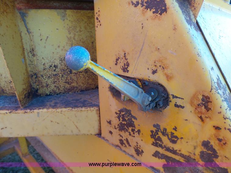 image for item J7672 HayBuster Big Bite H1000 bale processor