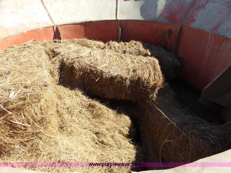 image for item J7672 HayBuster Big Bite H1000 bale processor