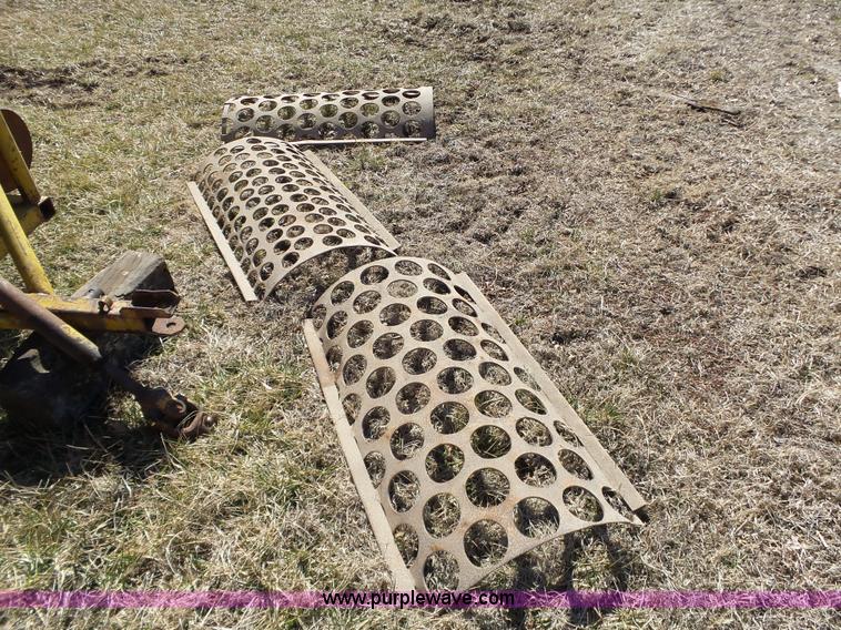 image for item J7672 HayBuster Big Bite H1000 bale processor