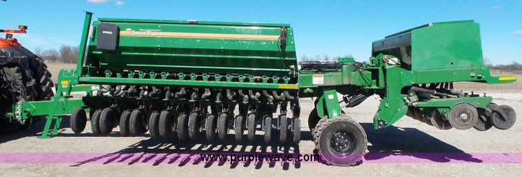 image for item J7673 2013 Great Plains 3S-3000HD grain drill