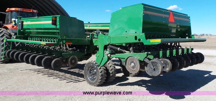 image for item J7673 2013 Great Plains 3S-3000HD grain drill