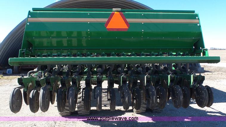 image for item J7673 2013 Great Plains 3S-3000HD grain drill