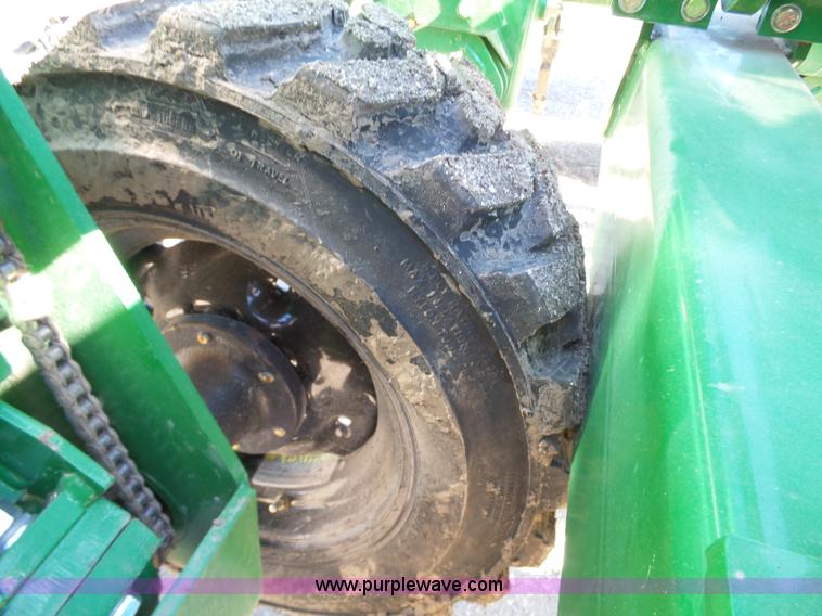 image for item J7673 2013 Great Plains 3S-3000HD grain drill